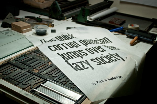 P.A.R visita BunkerType. "The quick corrupt politician jumps over tha lazy society".